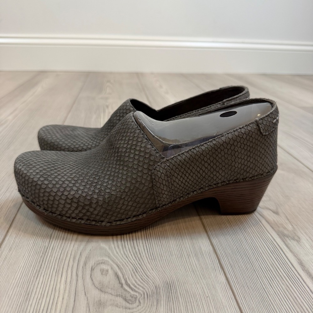 NEW Dansko Mavis Grey Snake Nubuck Leather Clogs Mules Heels EU 40 US 10